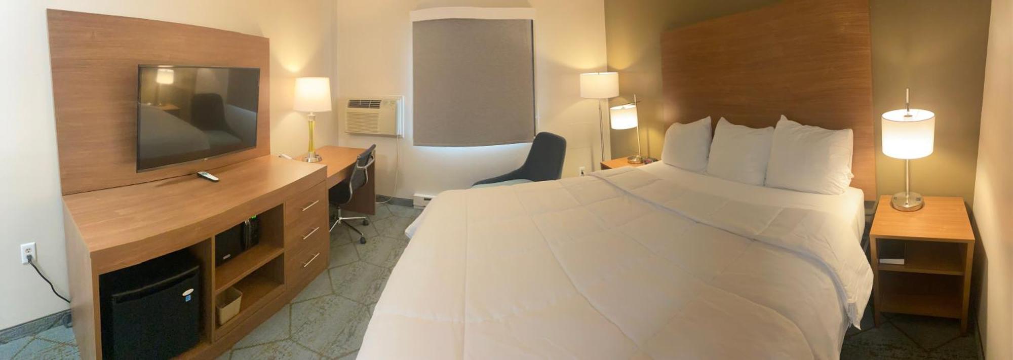 Baymont By Wyndham Oshkosh Airport Hotel Екстериор снимка